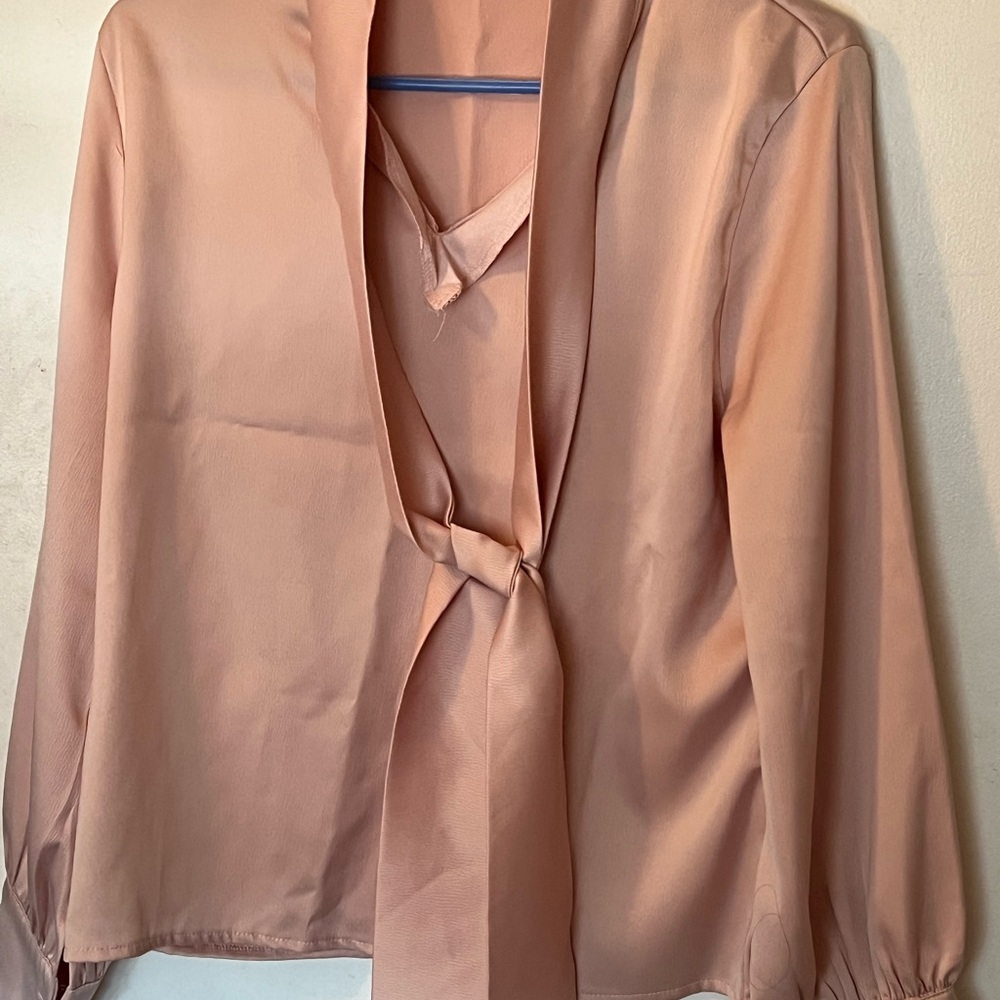 Amazon Essentials Women's Blouse in Blush with Bow Detail - Picture 8 of 14